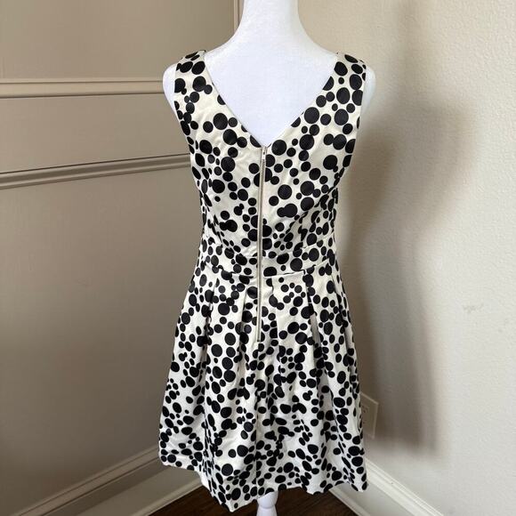 The Limited Sleeveless v-neck Fit & Flare Occasion Dress White and Black size 4 - Picture 3 of 5